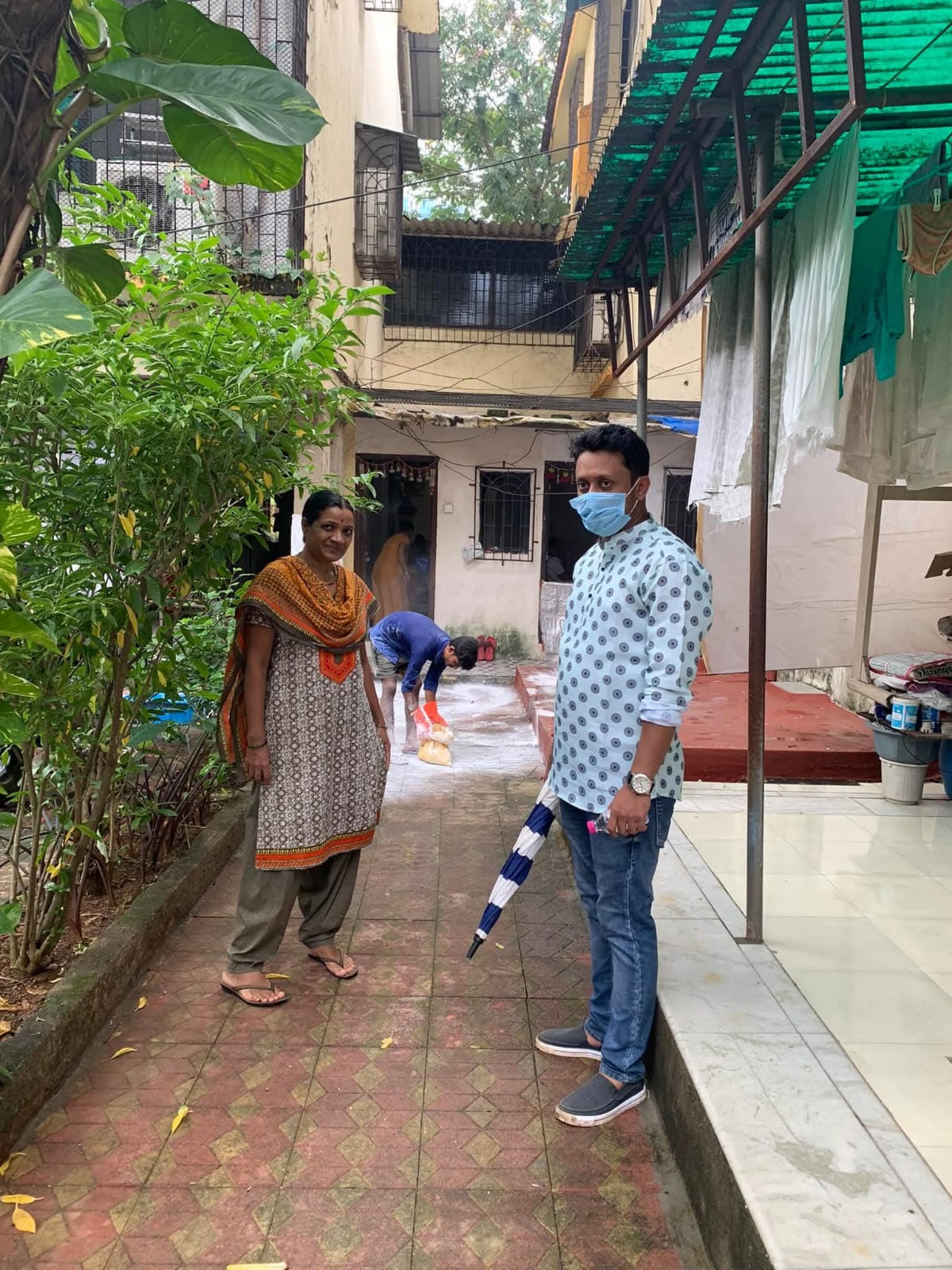 सानपाडा प्रभागातील सोसायटी मध्ये ब्लिचिंग पावडर